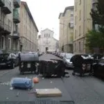 Torino, caos in Corso Racconigi per lo sgombro di una casa