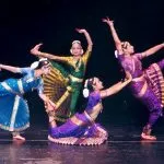 Duetto di danza Bharatanatyam