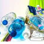 Biglietti per i mezzi pubblici in cambio di bottiglie di plastica: l’iniziativa del Comune di Torino