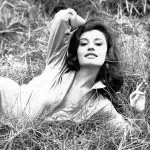 Raffaella Carrà tra i banchi di Porta Palazzo a Torino