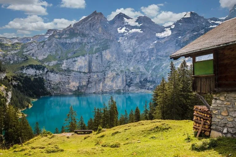 Via dalla città: Il Piemonte lancia una campagna nazionale con incentivi per chi sceglie di andare a vivere tra le sue montagne