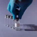 Nuovo Decreto (Natale) 2022: approvate chiusure discoteche e obbligo vaccinale sul lavoro