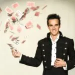 Luca Bono a Teatro con lo spettacolo di magia in ‘l’Illusionista’