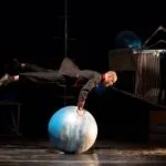 Spazio FLIC: la compagnia MagdaClan mette in scena ‘cerimonia sacra di circo profano’ di Alessandro Maida