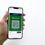 Da oggi il Green Pass base serve anche dal parrucchiere e dall’estetista