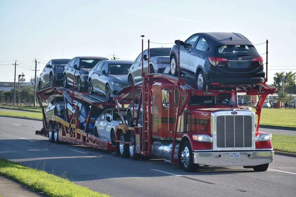 Trasporto auto con bisarca: quando è utile e i vantaggi