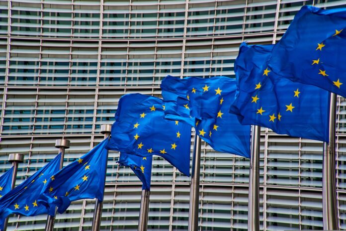 Da Bruxelles arrivano 1,5 miliardi di euro: torna vittorioso il presidente del Piemonte Alberto Cirio, pronto ad investire in innovazione sostenibile.