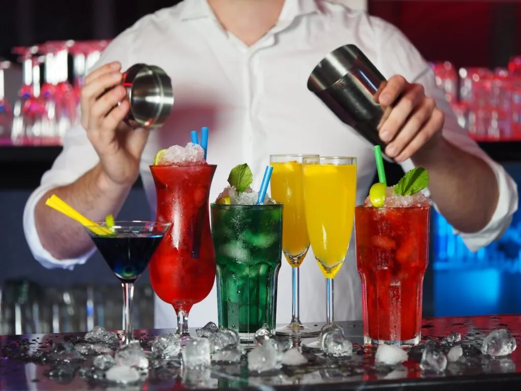 Corso gratuito e stage retribuito per Bartender a Torino: come partecipare e tutte le info