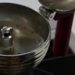 A Torino presentato il tè da preparare con la caffettiera: l’idea di un sommelier giapponese