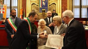 Le discendenti del ferroviere goriziano Michele Bensa, arrestato da partigiani jugoslavi nel 1945 e mai ricomparso, ricevono lonorificenza alla memoria concessa dal Presidente della Repubblica