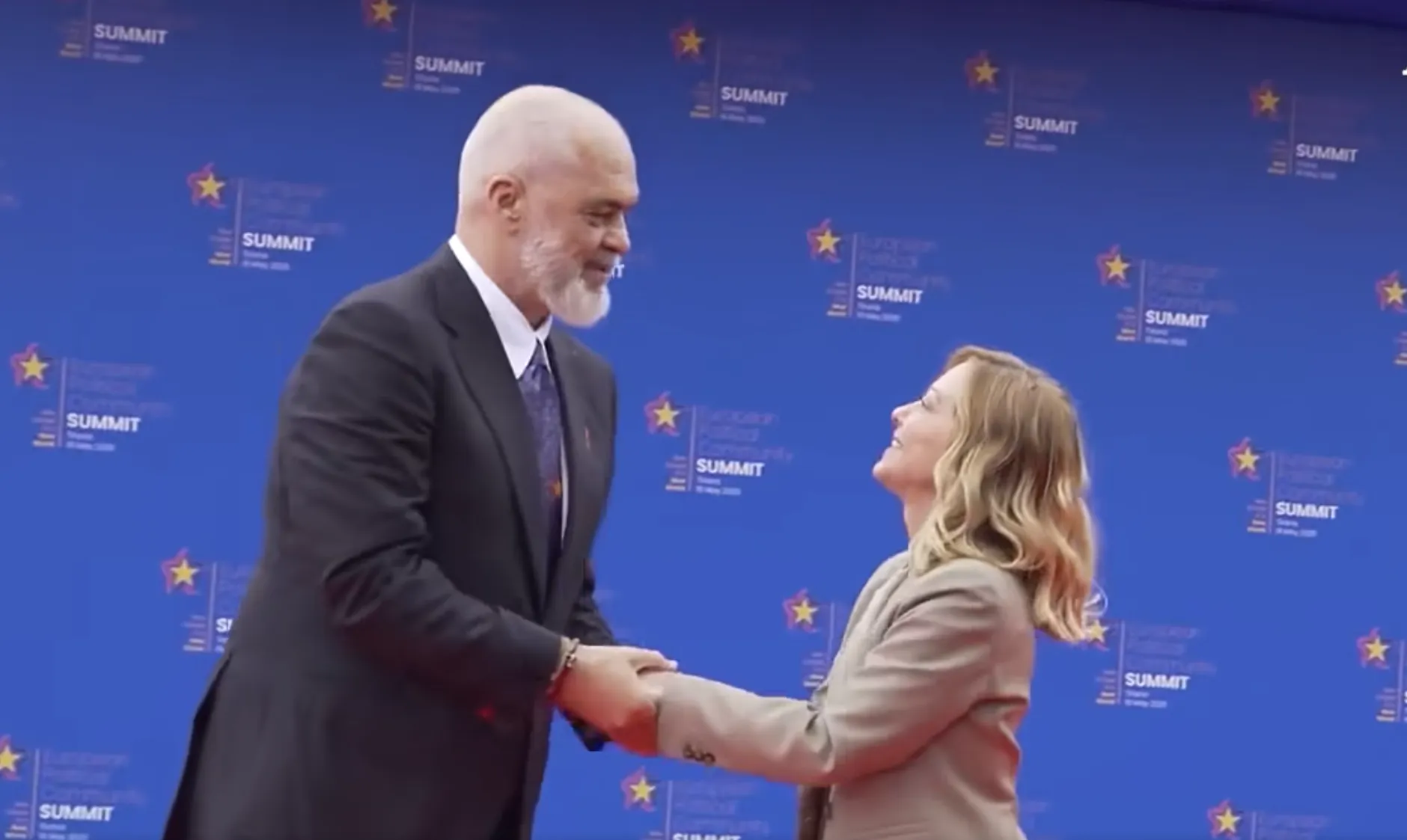 Vertice CPE a Tirana. L’Albania accoglie i leader europei tra diplomazia e saluti “virtuali”.