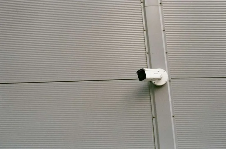 Al via le nuove telecamere per l’area pedonale di via Vibò a Torino: permessi e regole