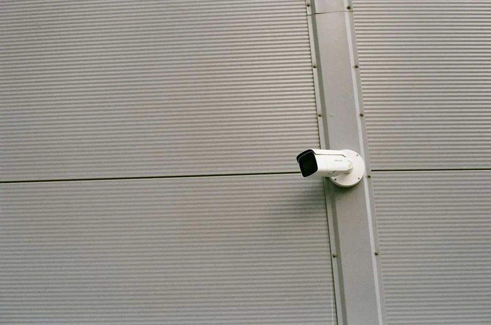 Al via le nuove telecamere per l’area pedonale di via Vibò a Torino: permessi e regole