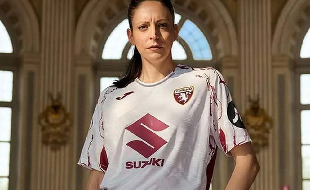 Torino: presentata la nuova maglia Away per la stagione 2025-2026