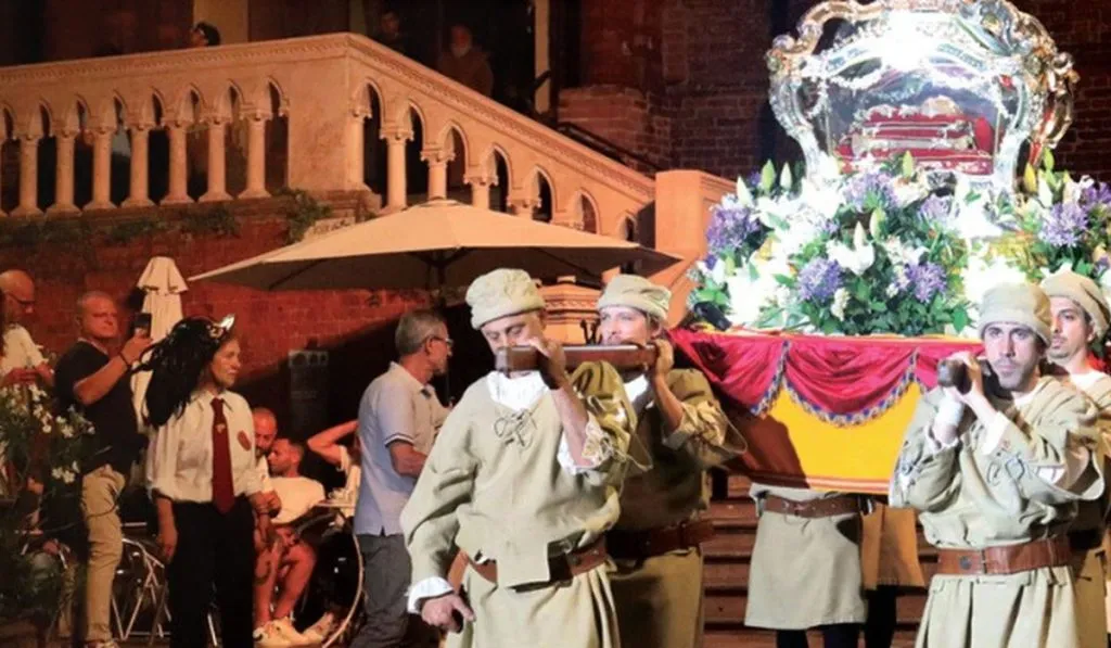 Moncalieri celebra il Beato Bernardo: cinque giorni tra fede, musica e fuochi sul Po